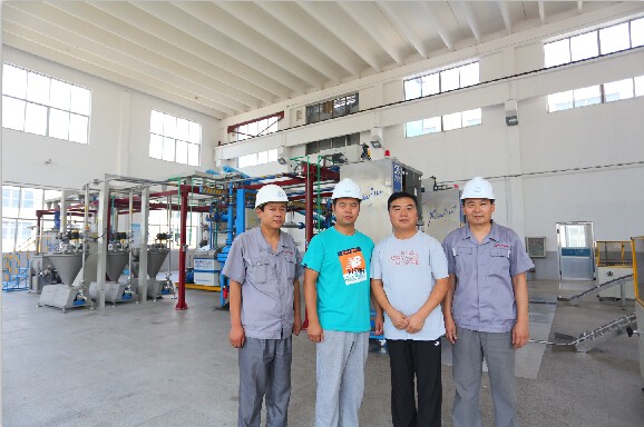 在焱鑫公司參觀已投運設備 在焱鑫公司參觀已投運設備